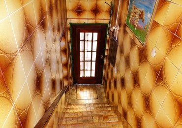 Venta de casa con local 7 ambientes, patio y terraza